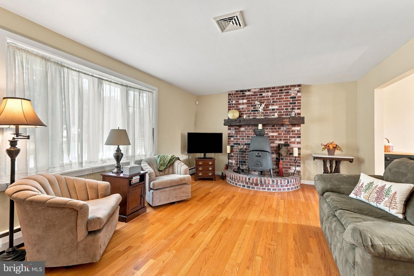 1543 Stoke Park Rd Property Photo 22