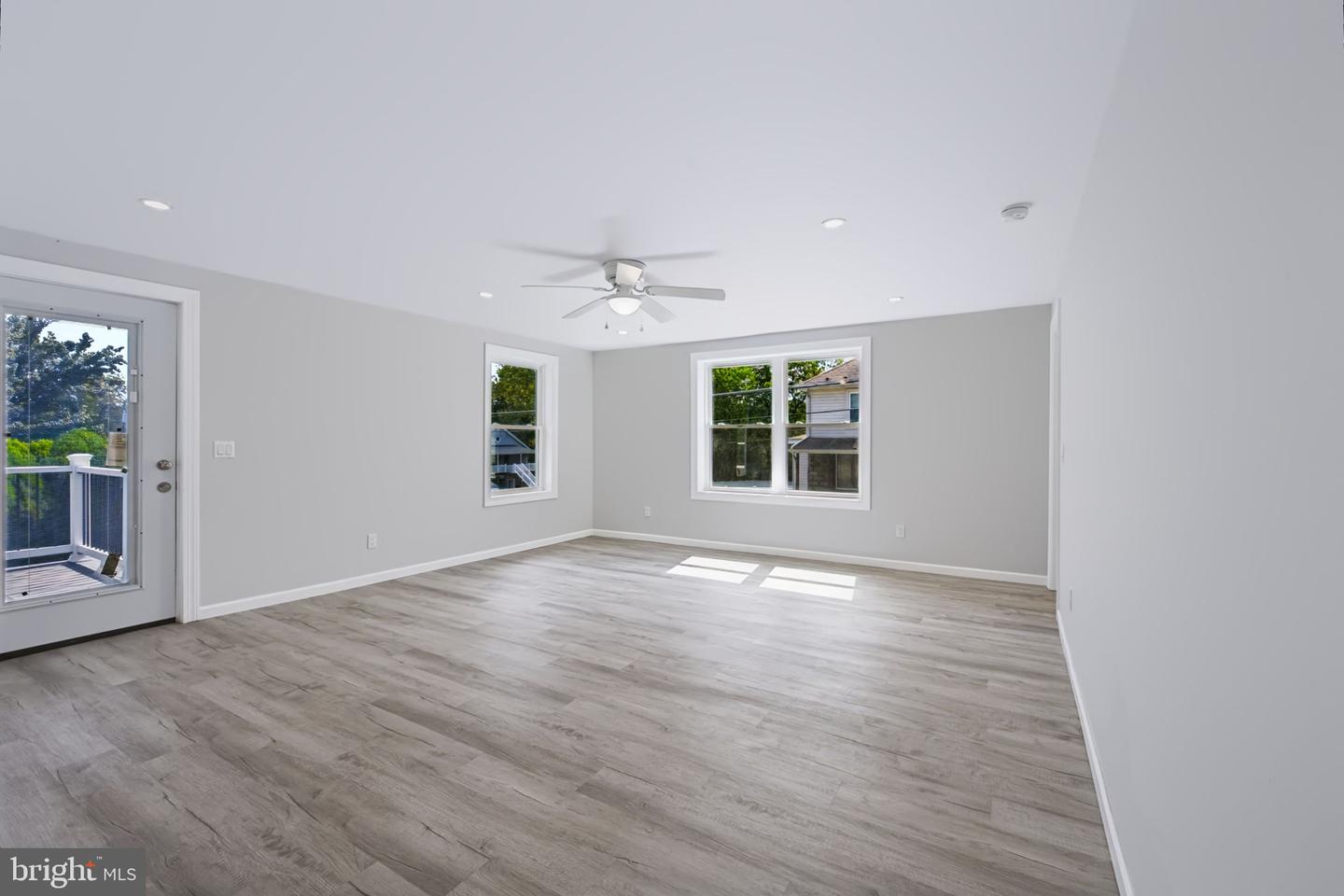 3105 Washington St Property Photo 14