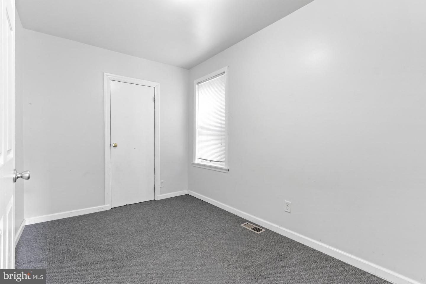 617 E 5th St Property Photo 19