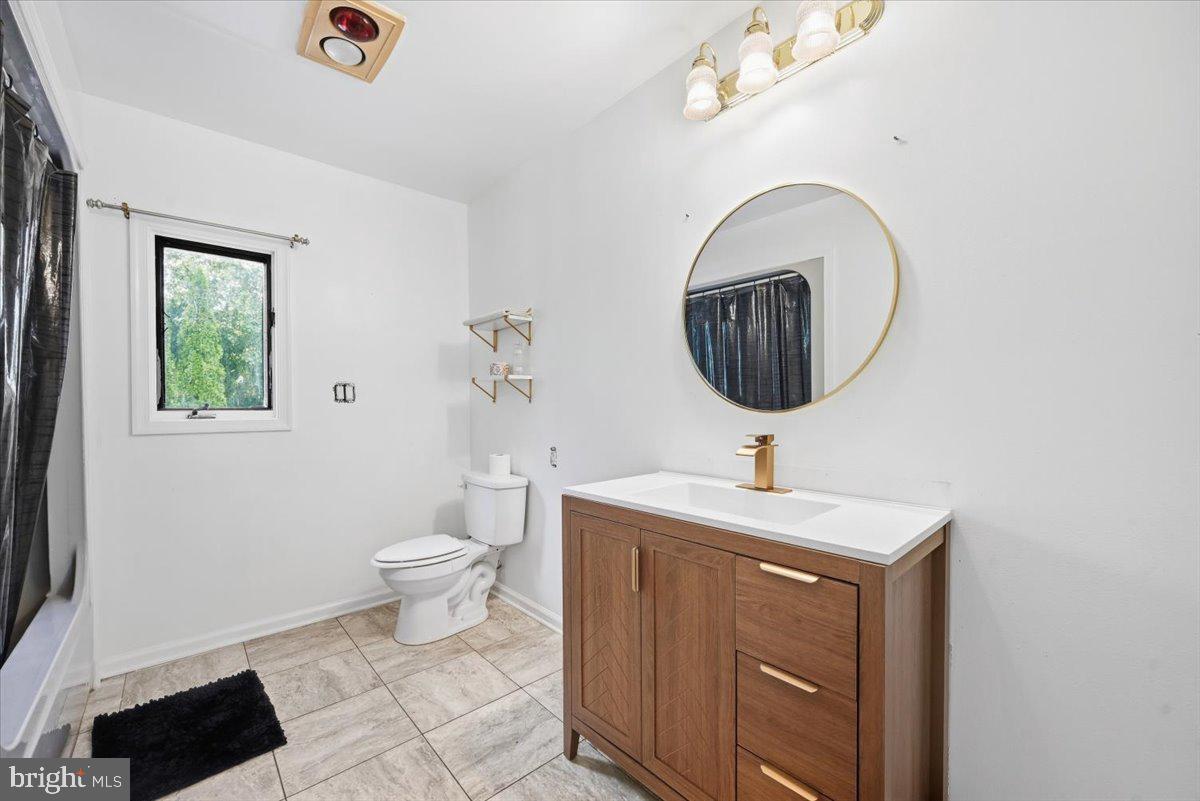 136 E West St Property Photo 27