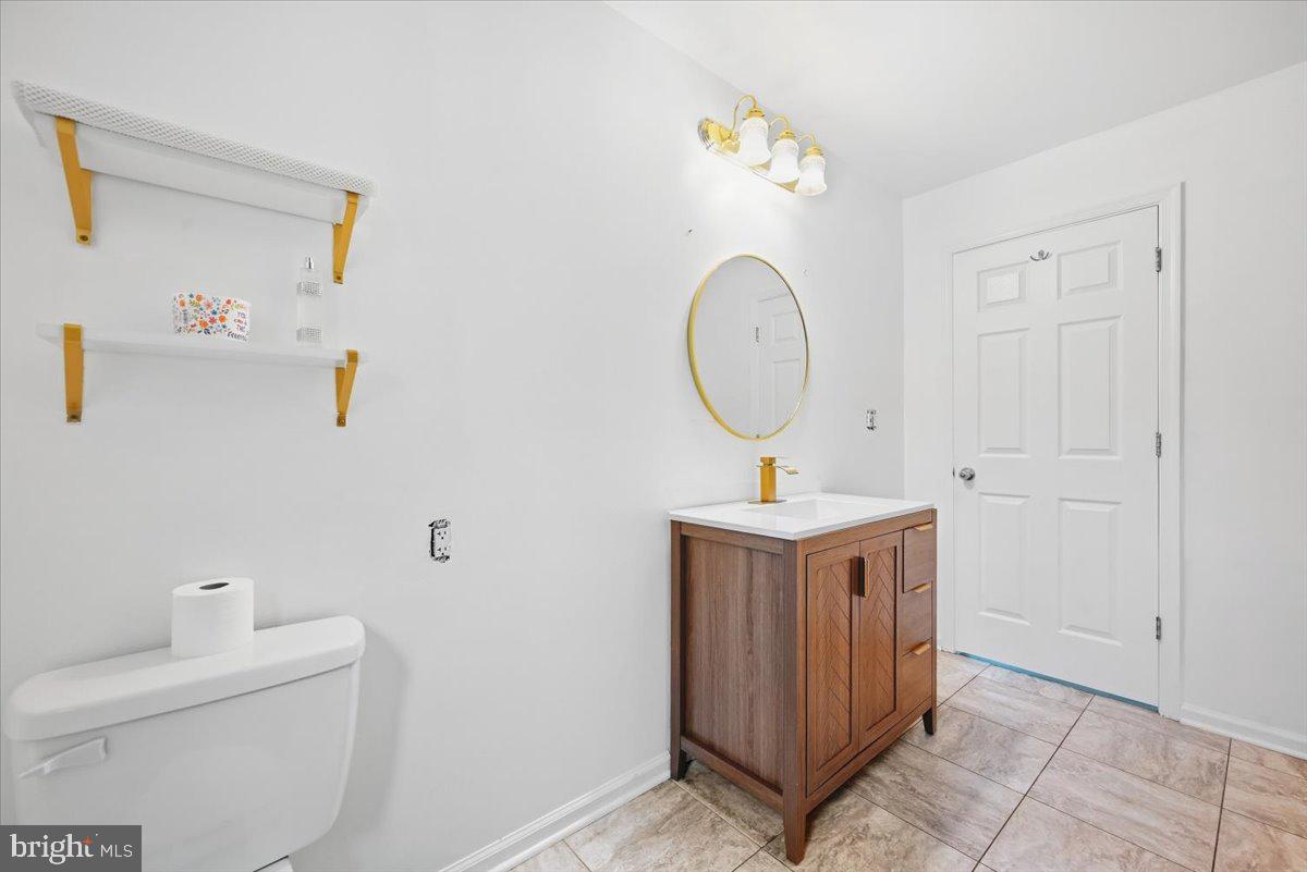 136 E West St Property Photo 29