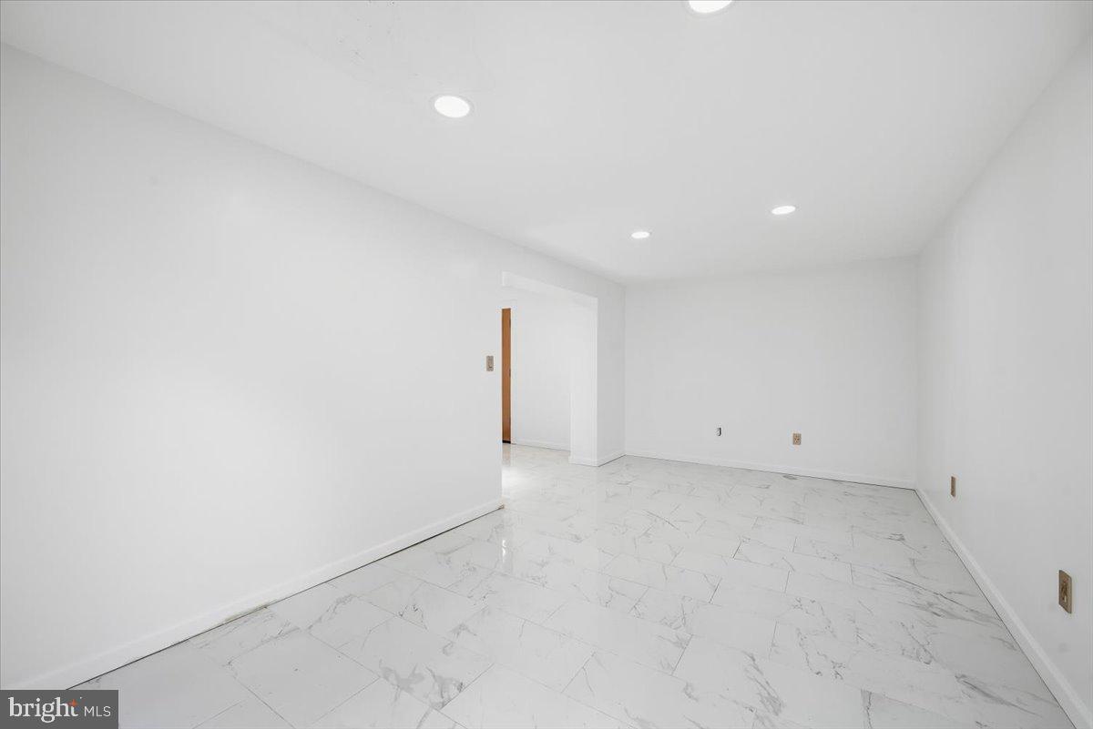 136 E West St Property Photo 34