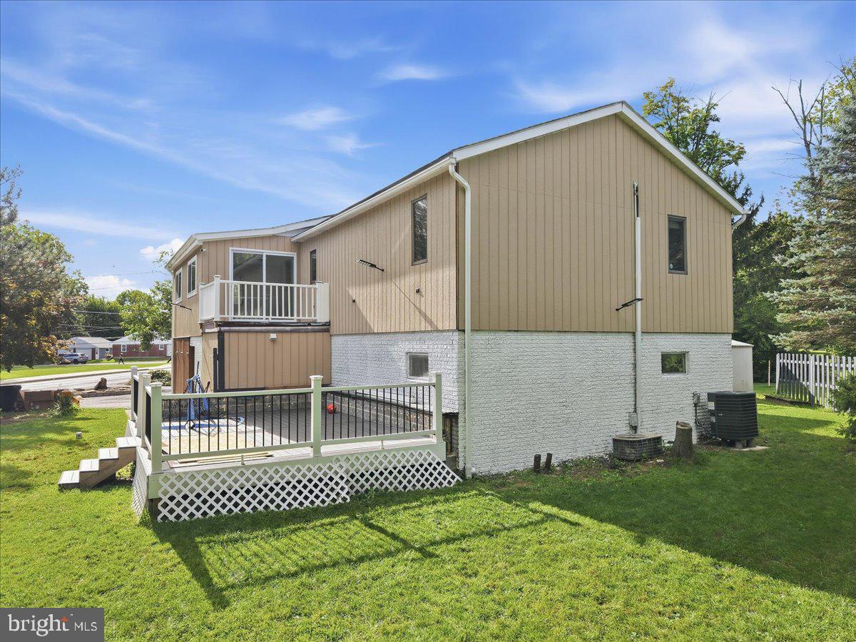 136 E West St Property Photo 60