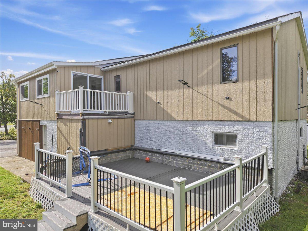 136 E West St Property Photo 64