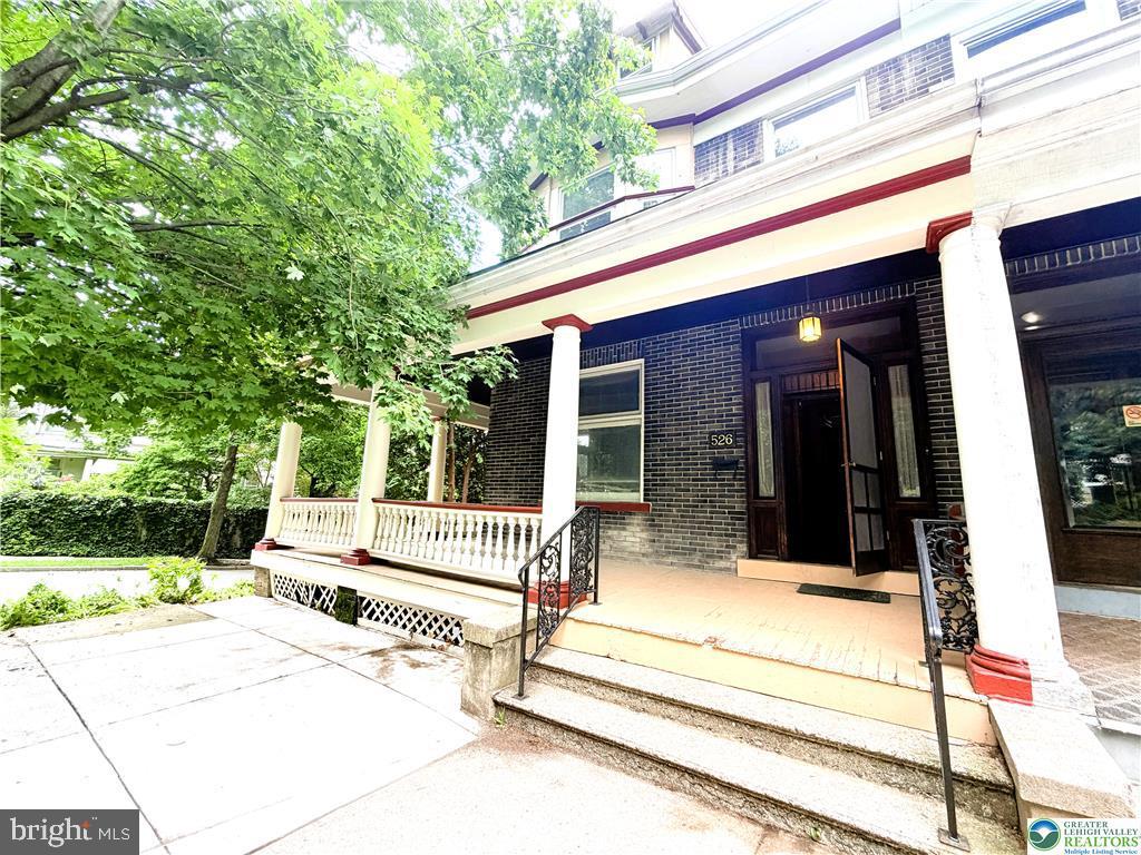 526 Seneca St Property Photo 2