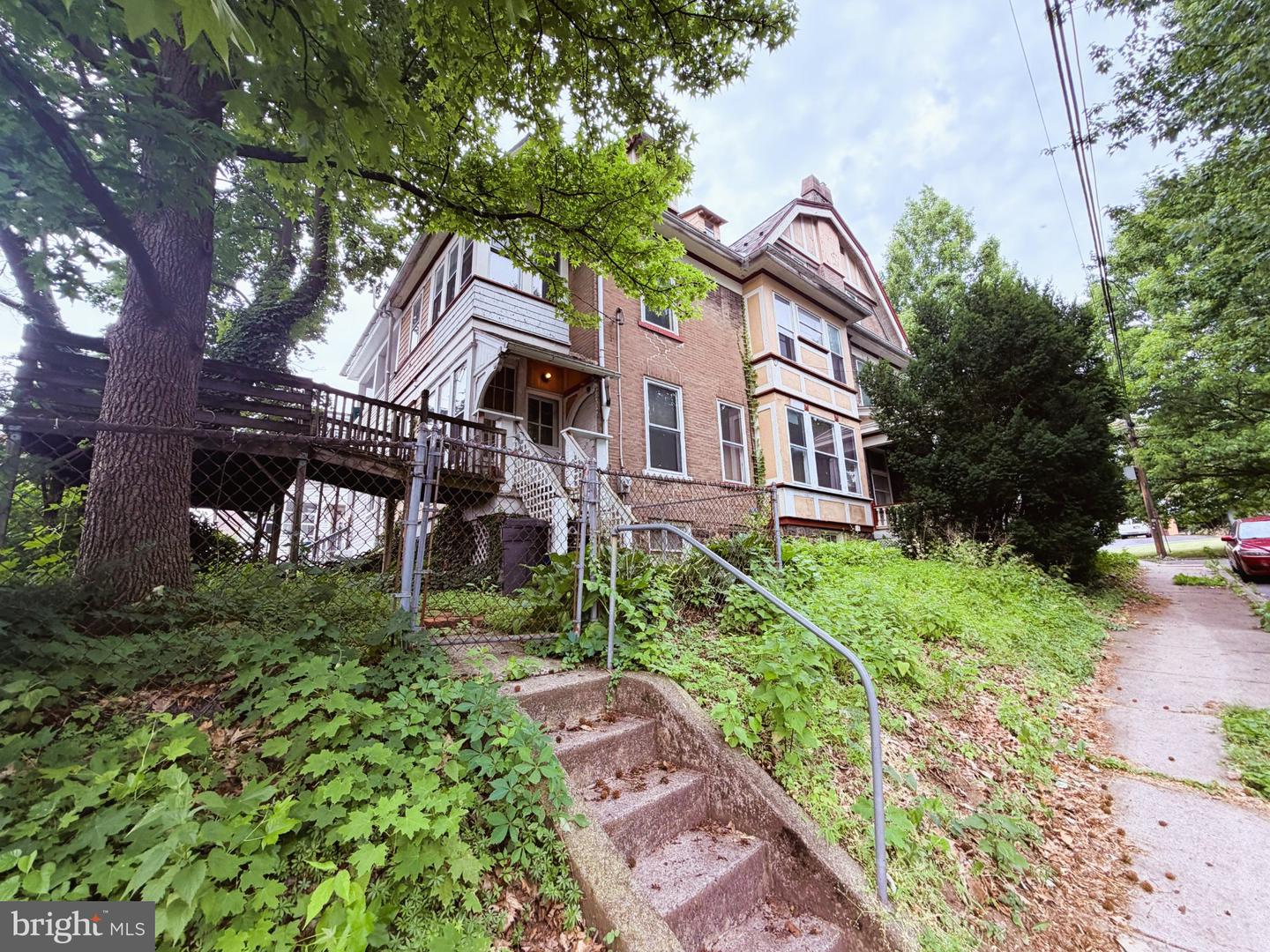 526 Seneca St Property Photo 24
