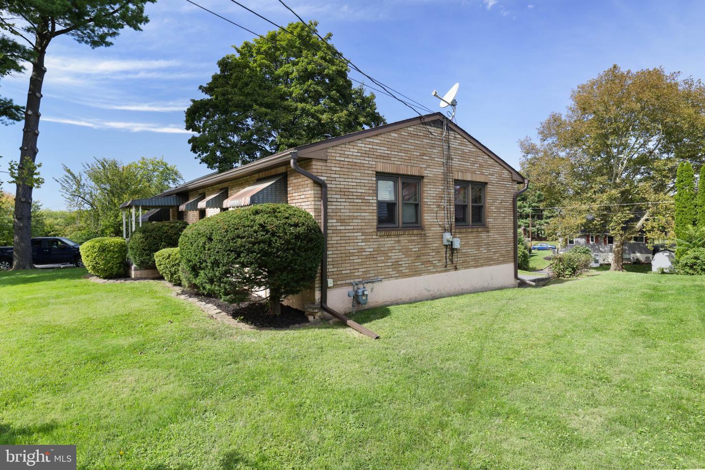1539 Spring Garden St Property Photo 3