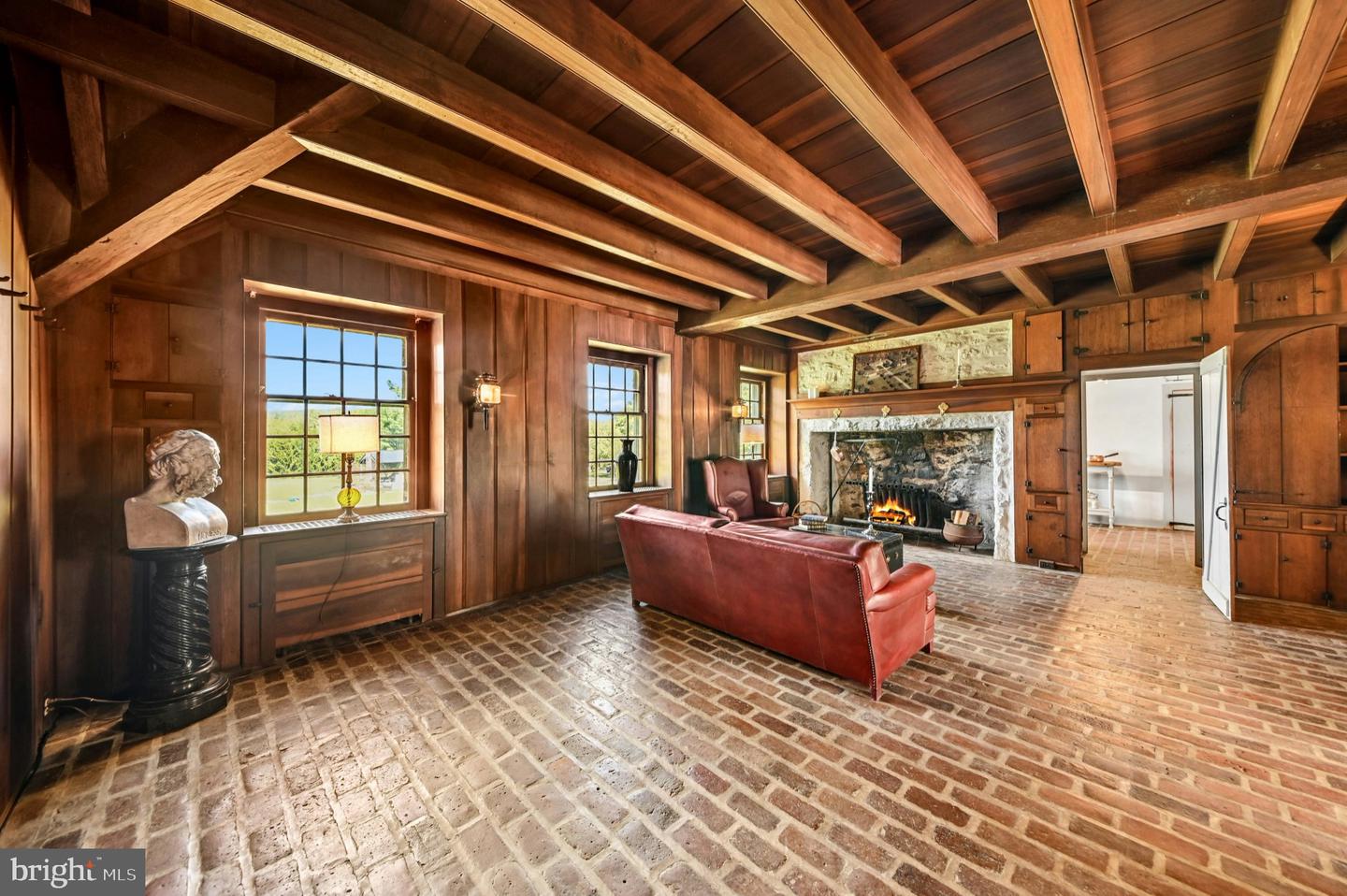 1807 Apple Tree Ln Property Photo 10