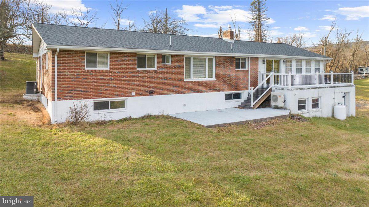 988 N Hoch Rd Property Photo 2