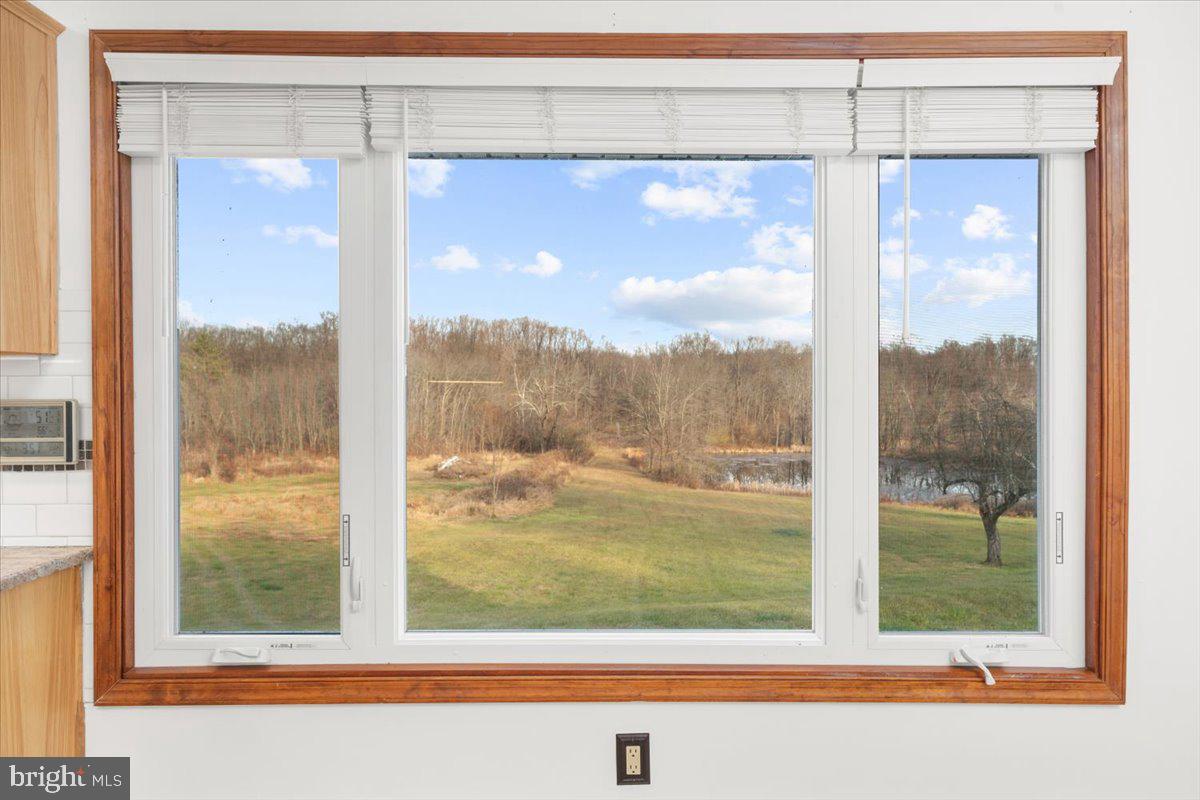 988 N Hoch Rd Property Photo 8