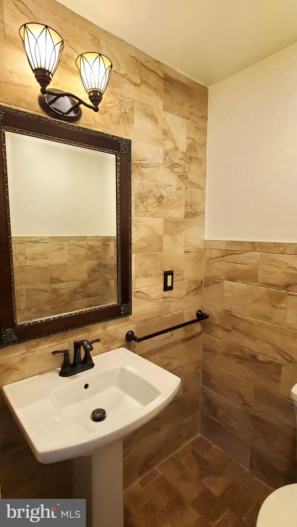 988 N Hoch Rd Property Photo 12