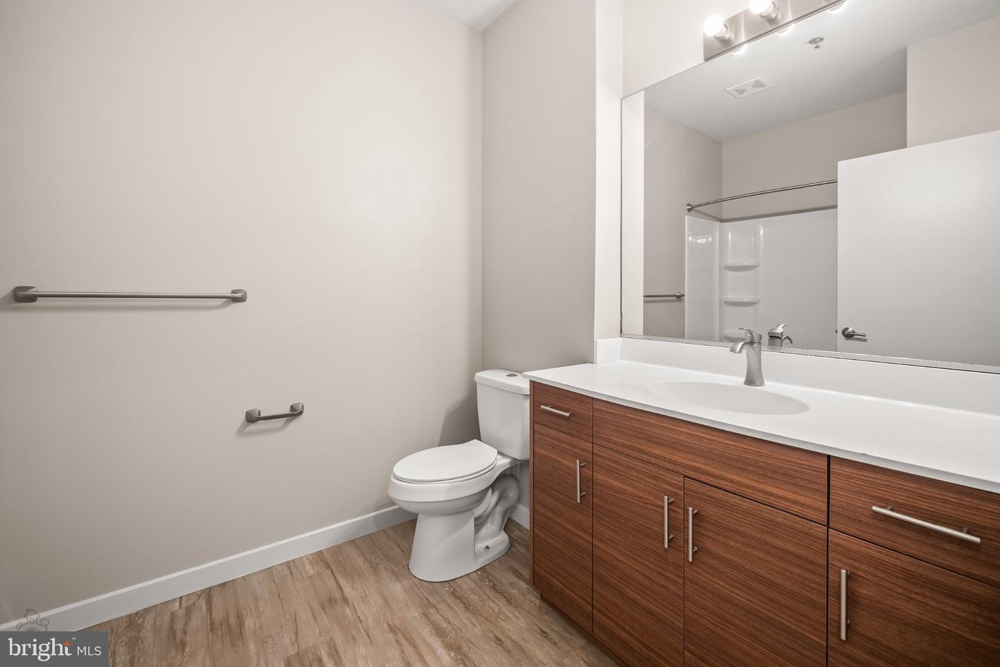 16 Centre Sq #3e Property Photo 17
