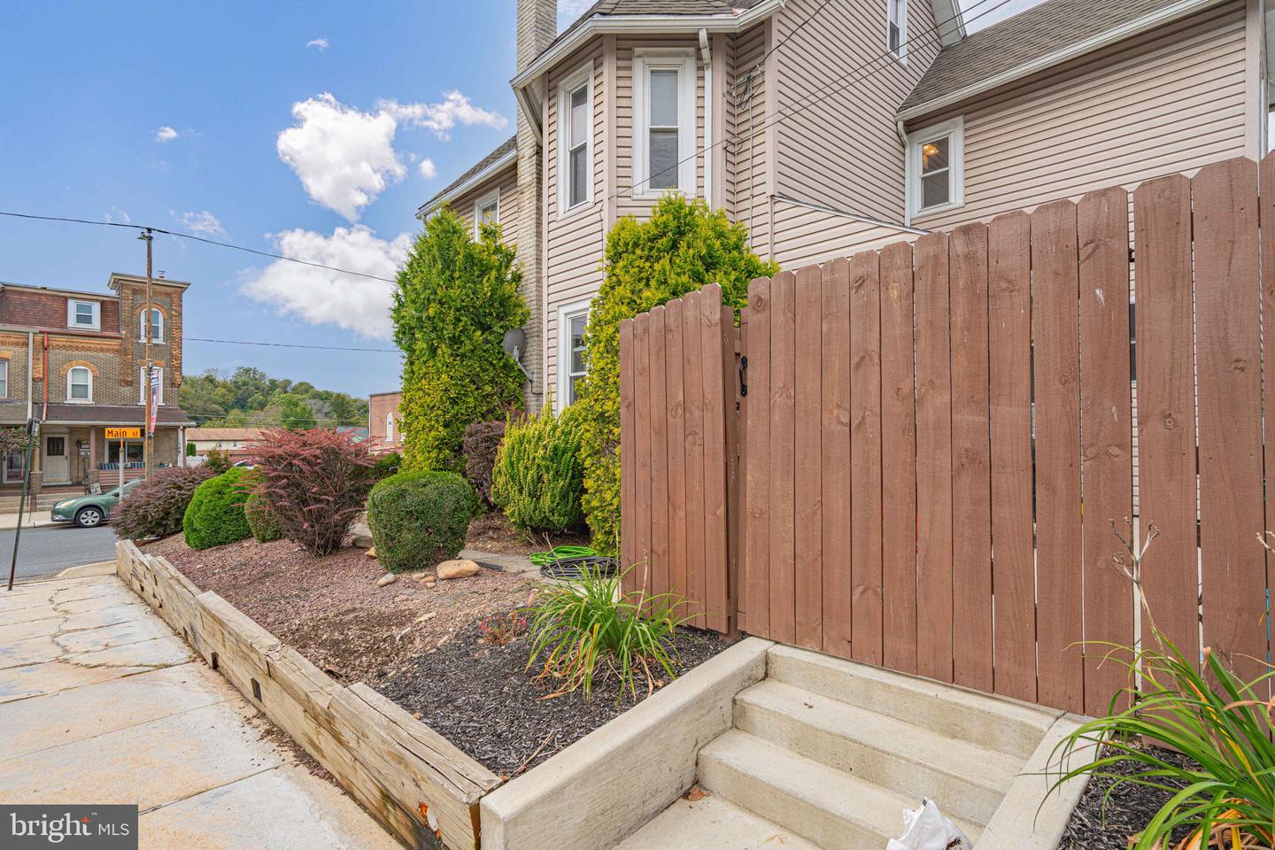 1703 Main St Property Photo 6
