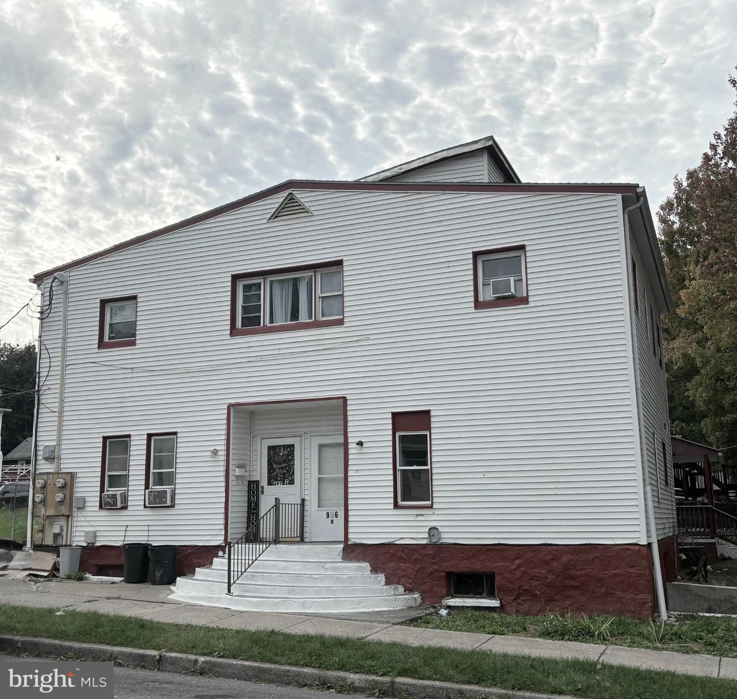 906 Argus St #b Property Photo 1