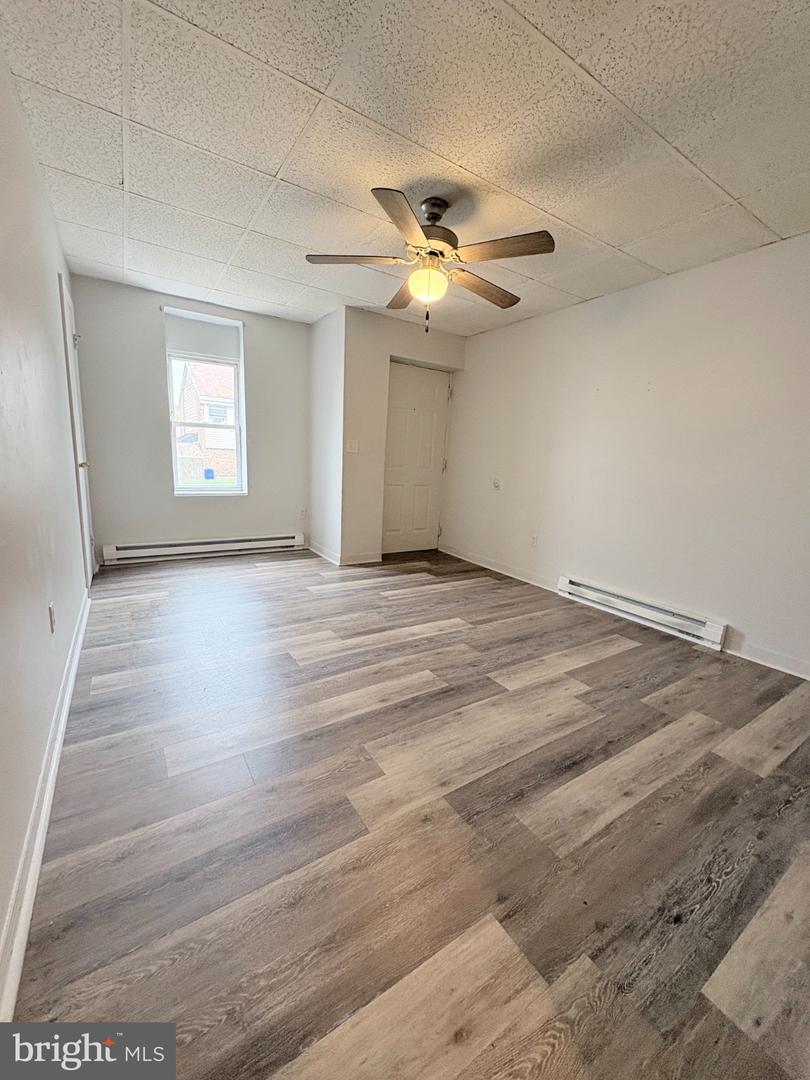 906 Argus St #b Property Photo 3