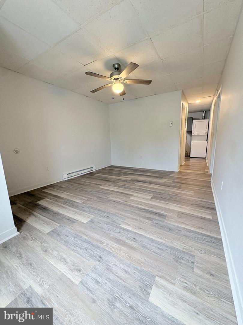 906 Argus St #b Property Photo 4