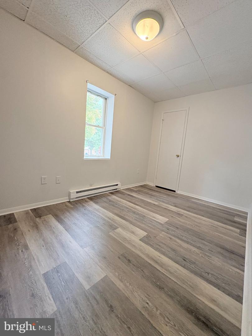 906 Argus St #b Property Photo 8