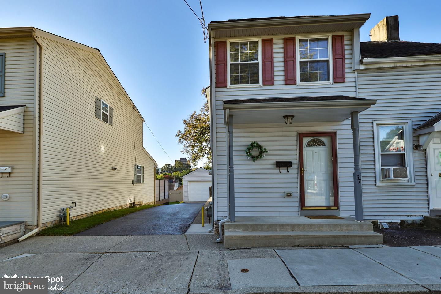 37 W Ettwein St Property Photo 4