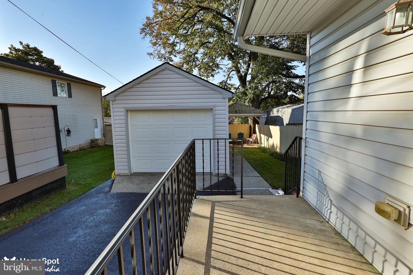37 W Ettwein St Property Photo 35