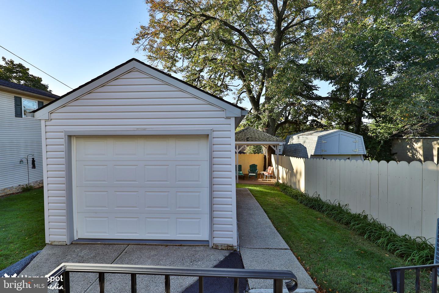 37 W Ettwein St Property Photo 37