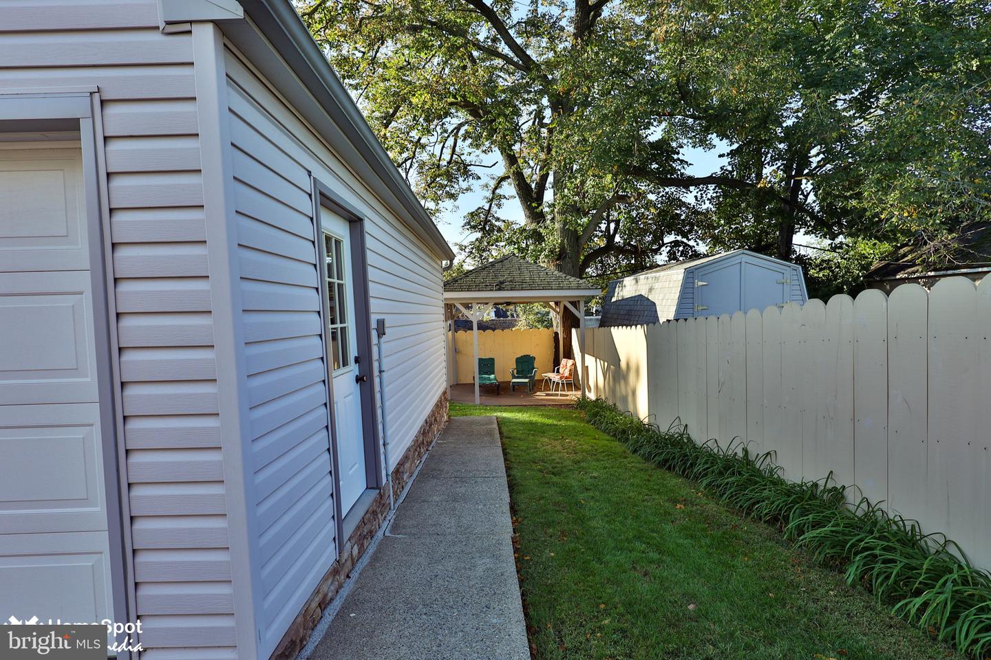 37 W Ettwein St Property Photo 38