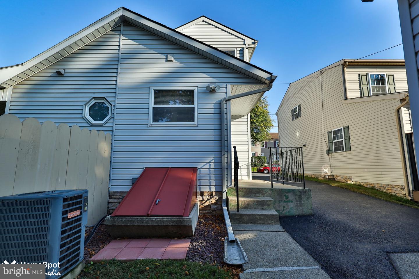 37 W Ettwein St Property Photo 40