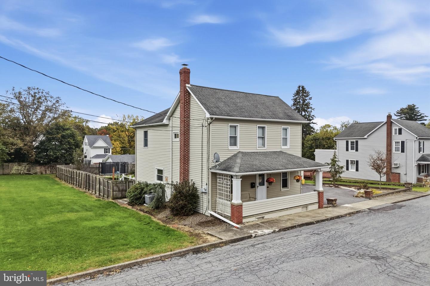 1482 N Pine St Property Photo 2