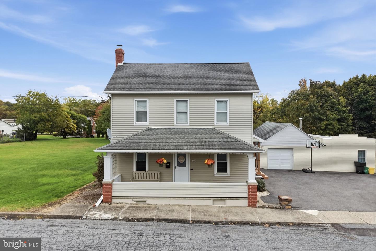 1482 N Pine St Property Photo 3