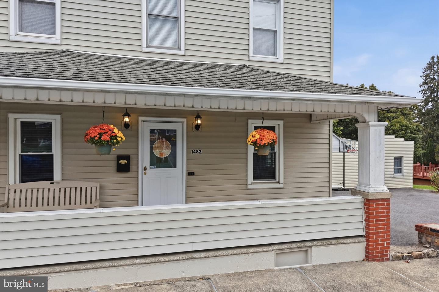1482 N Pine St Property Photo 4