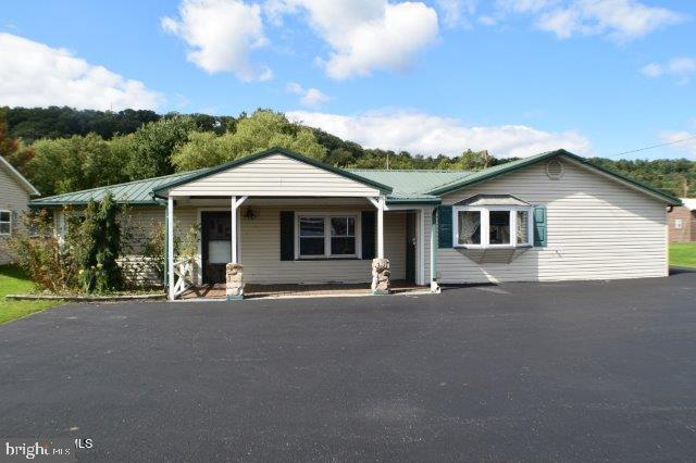 463 Point Township Dr Property Photo