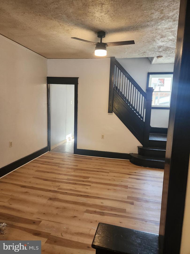 143 S Rock St Property Photo 4