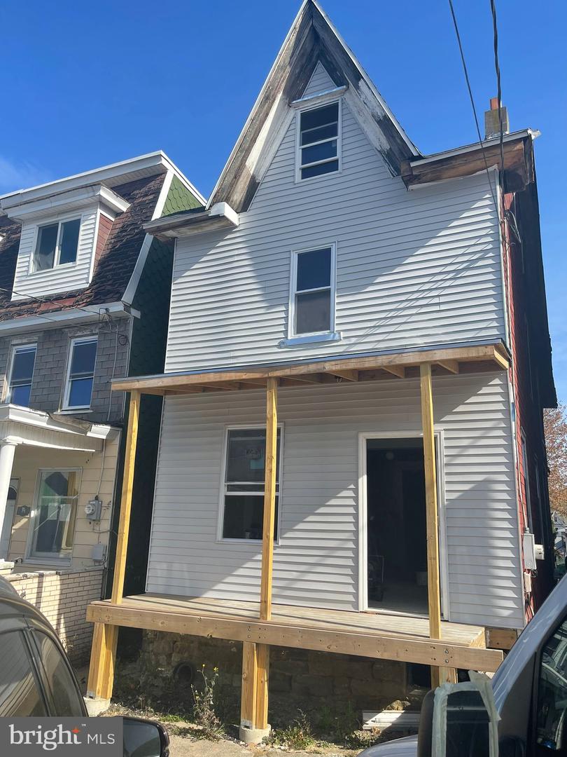 21 S Locust St Property Photo