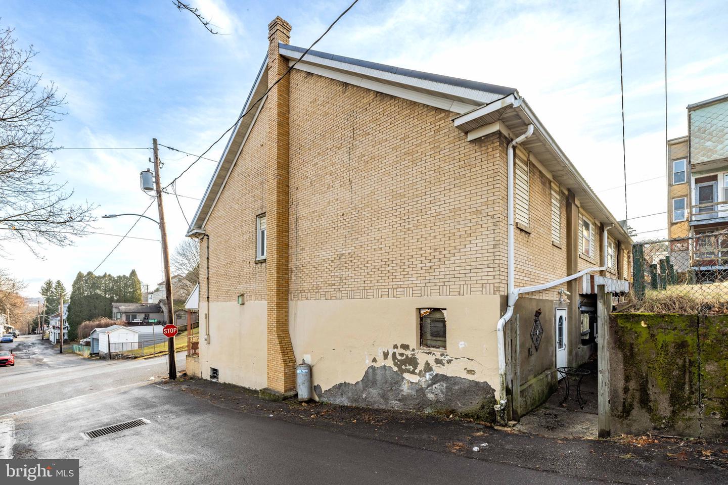 1000 W State St Property Photo 4