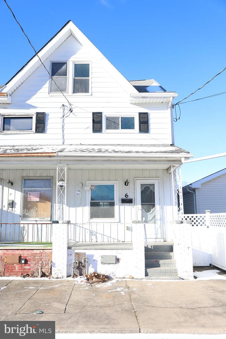 6 S Spruce St Property Photo