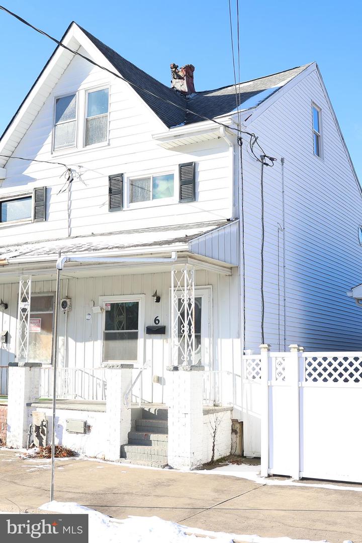 6 S Spruce St Property Photo