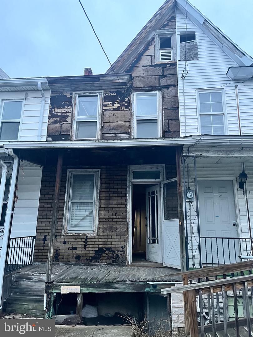 115 N Locust St Property Photo