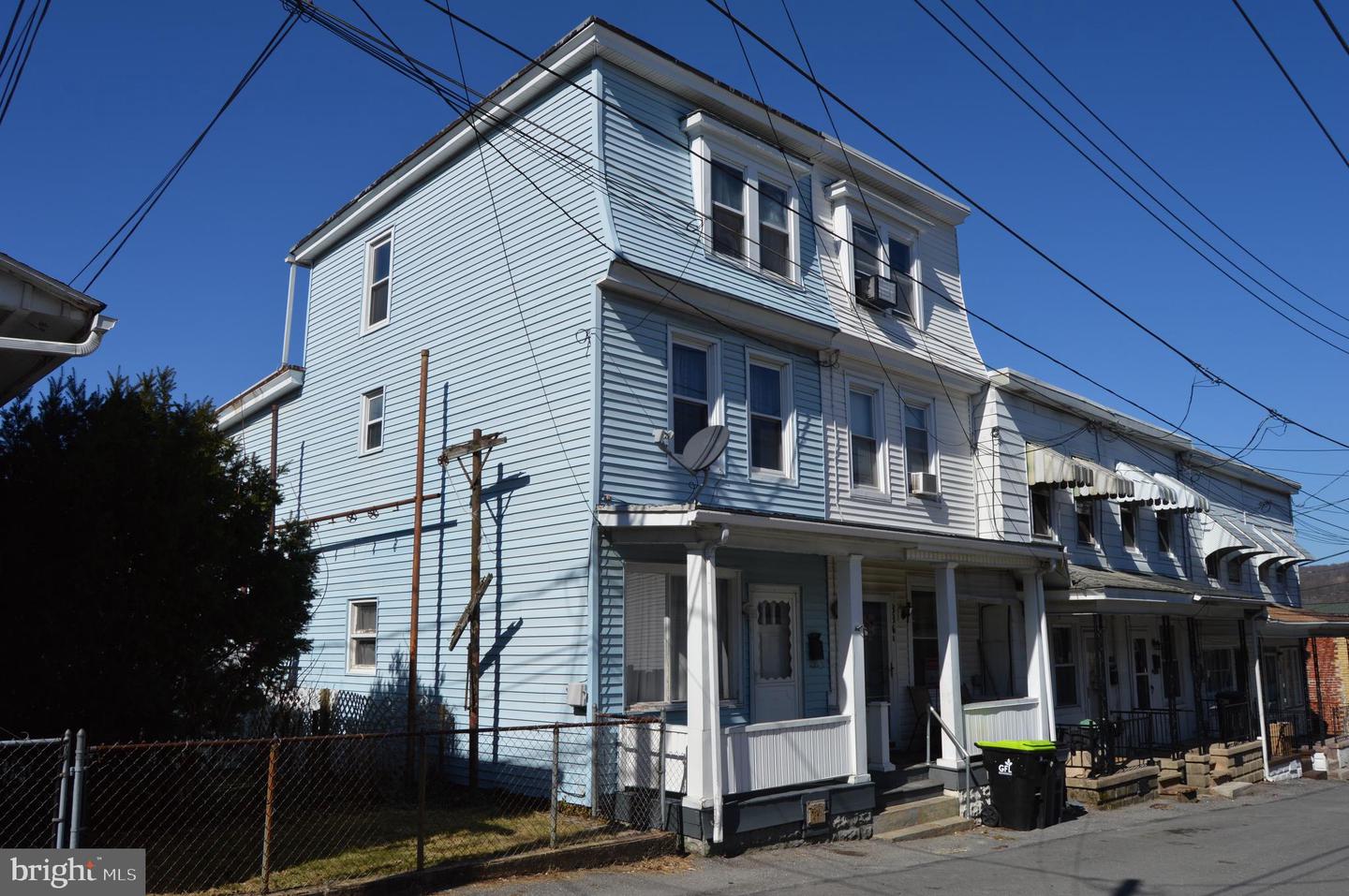 338 S Apple St Property Photo