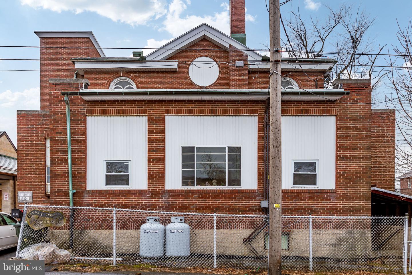 1160 Chestnut St Property Photo 8