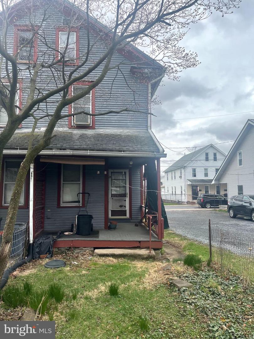 340 Linden St Property Photo