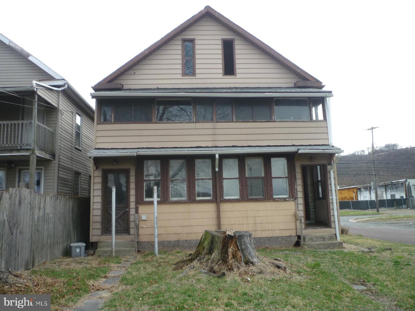 877-879 S 2nd St Property Photo 6