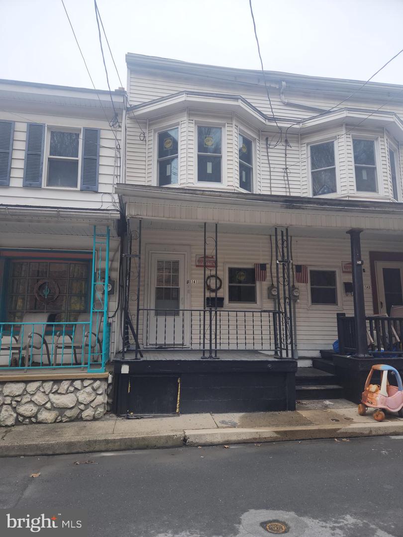 141 S Rock St Property Photo 1