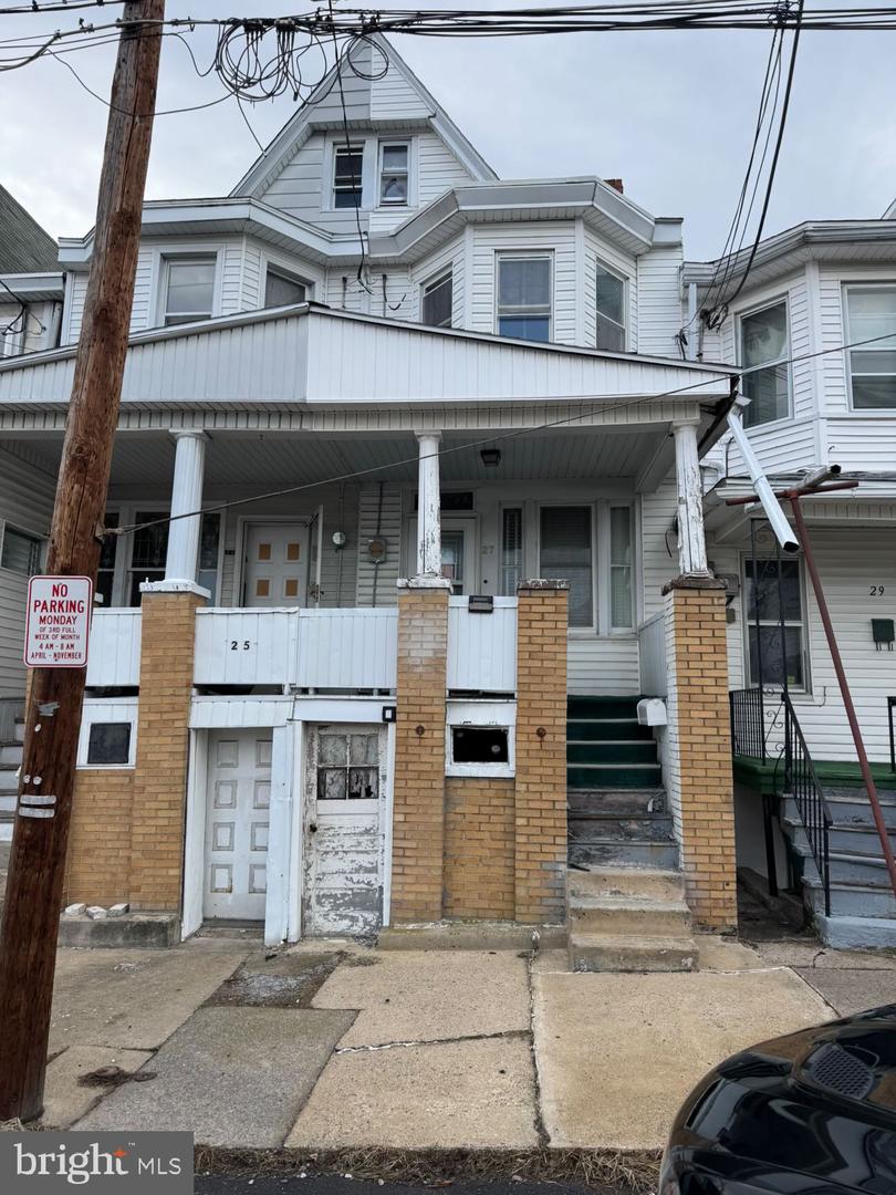 27 S Spruce St Property Photo