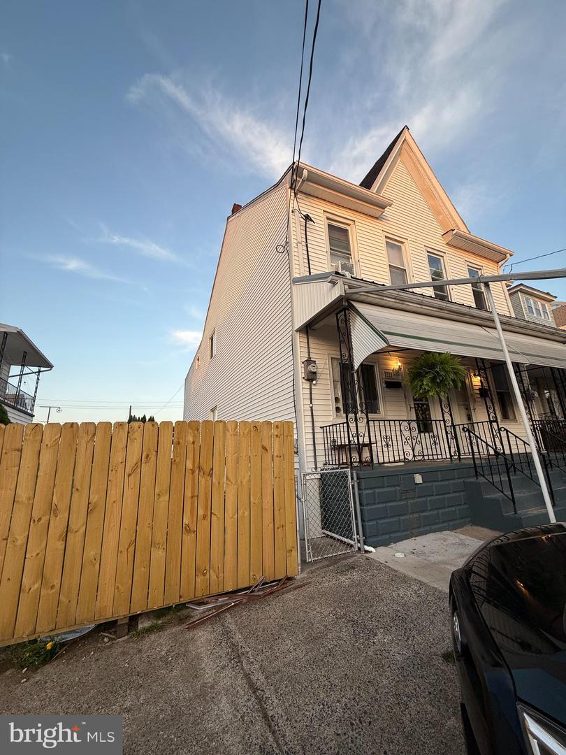 233 S Vine St Property Photo