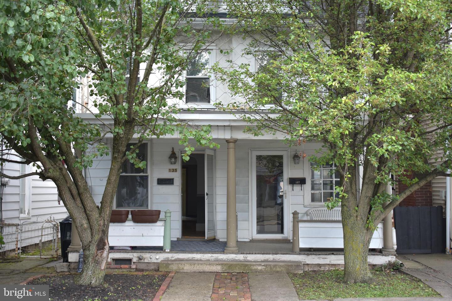135-137 S 6th St Property Photo 1