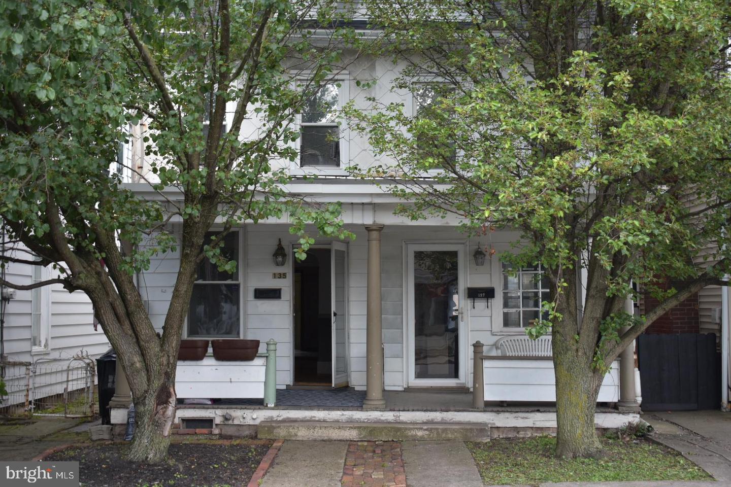 135-137 S 6th St Property Photo 1