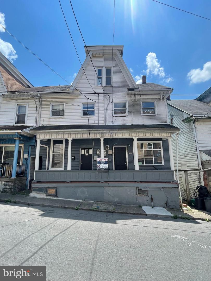 722 E Race St Property Photo 1