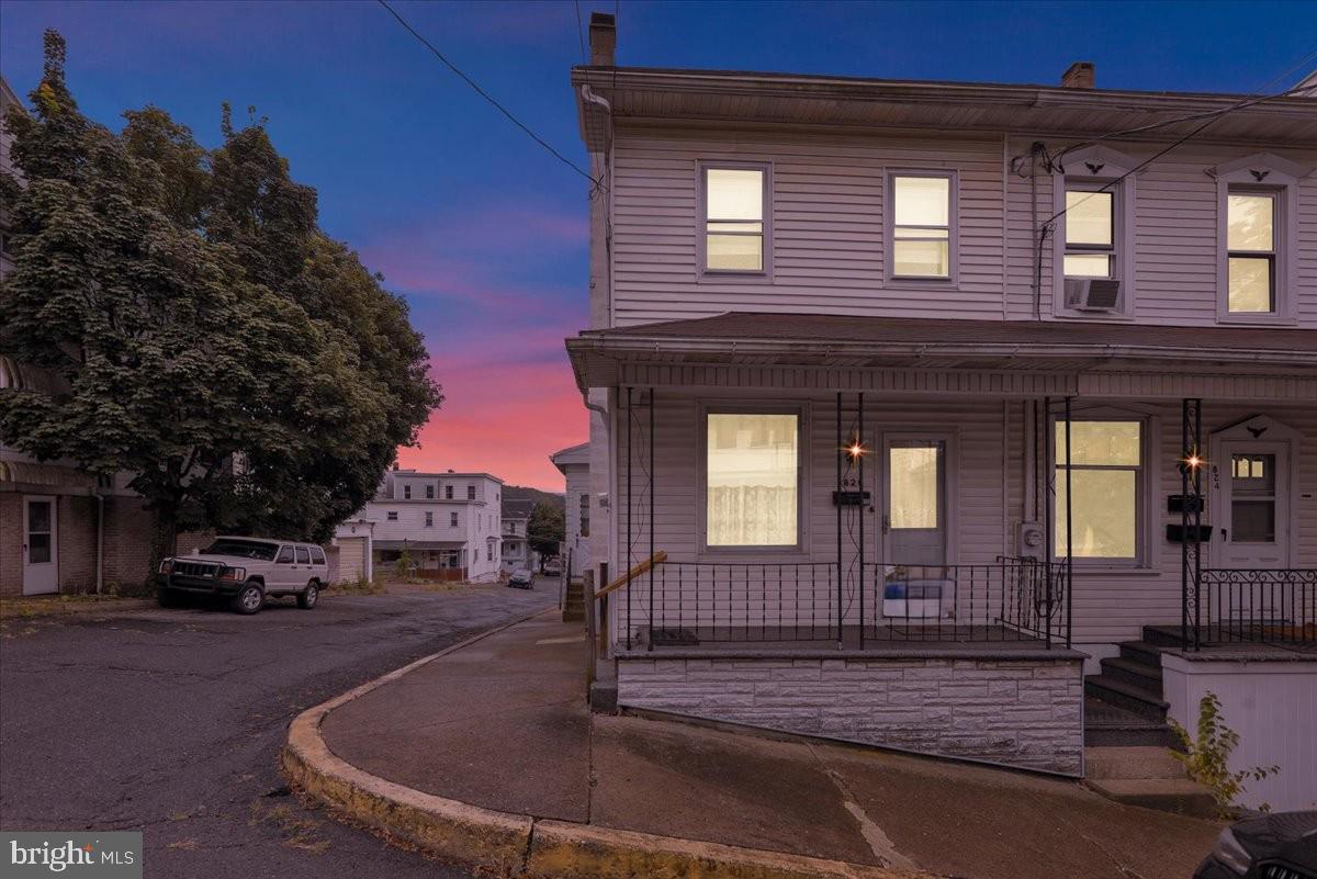 826 E Dewart St Property Photo 1