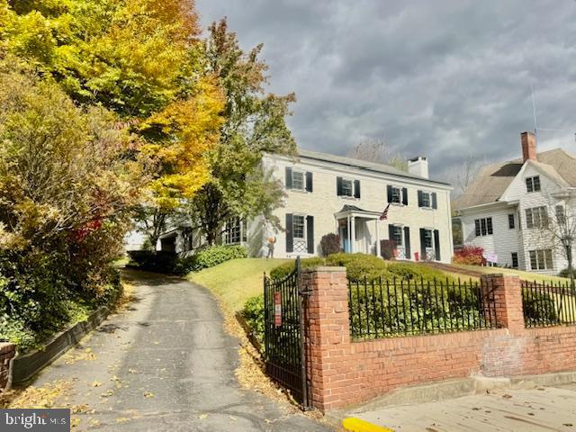 127 E Sunbury St Property Photo 4