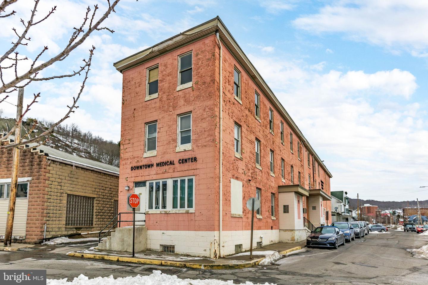 235 W Commerce St. Property Photo 6