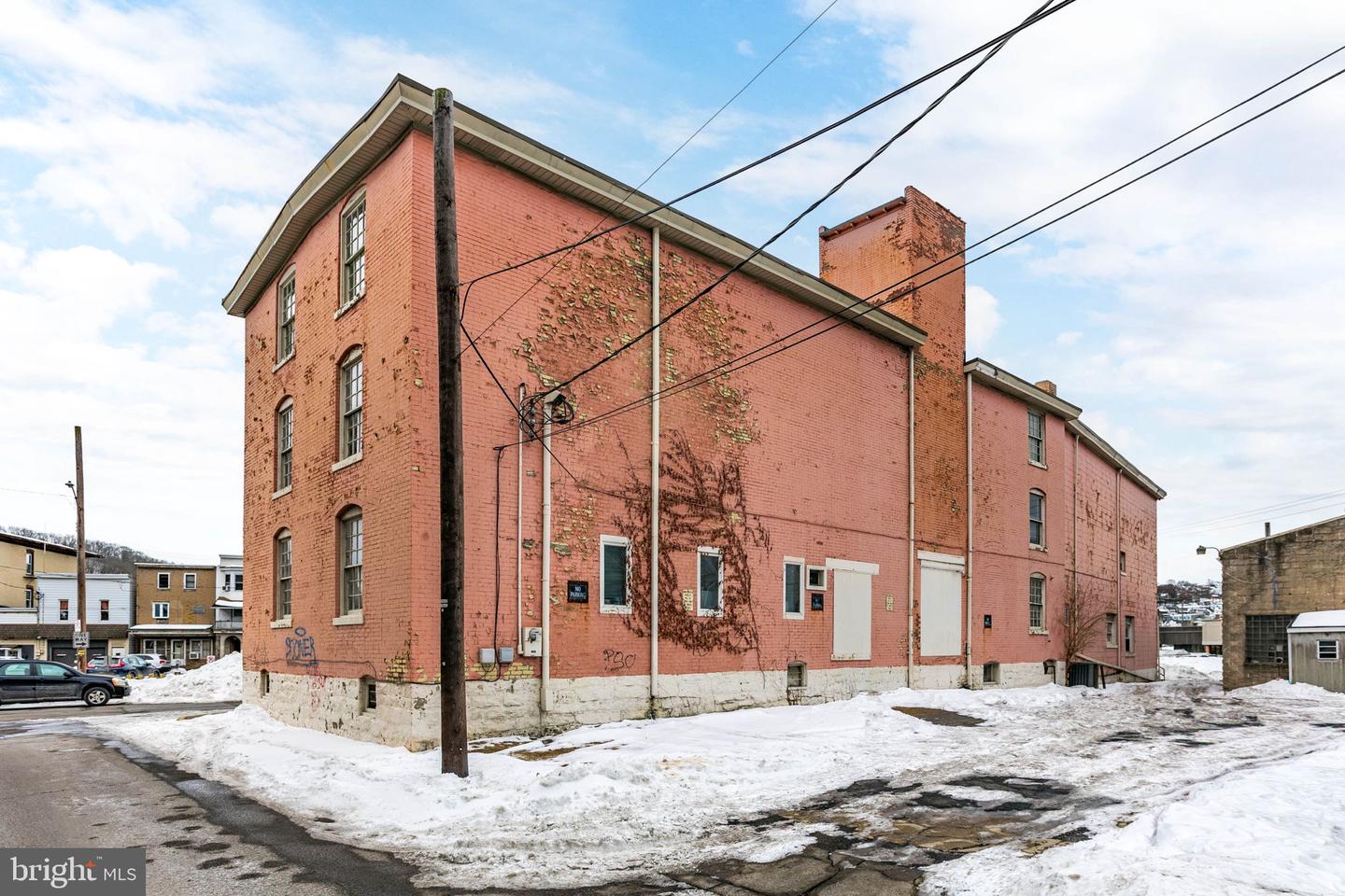235 W Commerce St. Property Photo 8